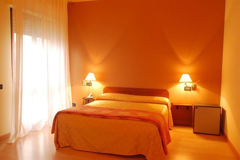 Nuovo Hotel Vigevano Exterior foto